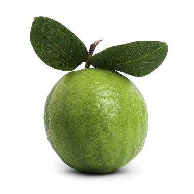 Guava beyaz arkaplanda izole edildi