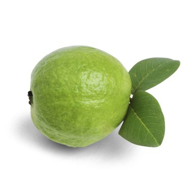 Guava beyaz arkaplanda izole edildi