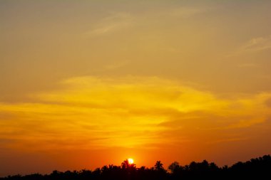 Gün batımı ufukta