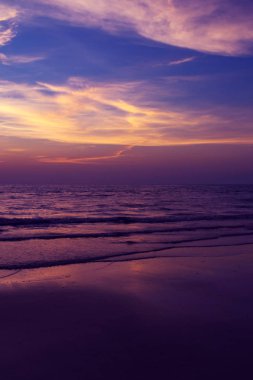 Hint Okyanusu üzerinde Dramatik Gün Batımı