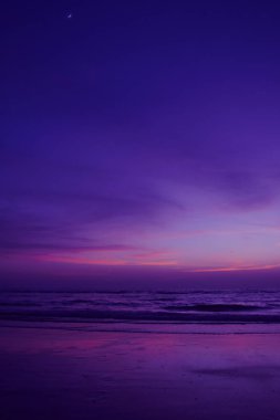 Hint Okyanusu üzerinde Dramatik Gün Batımı