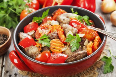 Tatlı biber ve domates tablo ile Lliver