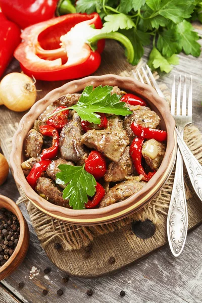 Fígado Frango Com Pimenta Doce Tomate Mesa — Fotografia de Stock