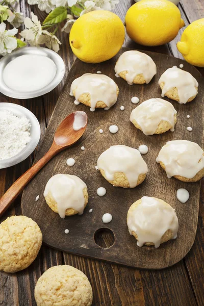 Biscuits Glacés Citron Sur Table Bois — Photo