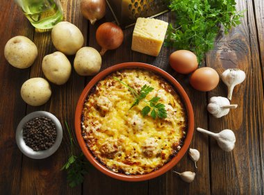 Patates güveç köfte ve peynir ile