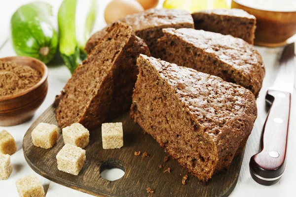 Chocoladecake Met Courgette Een Tafel — Stockfoto