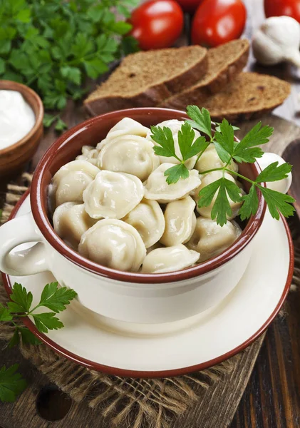 Deliciosas Albóndigas Olla Sobre Mesa —  Fotos de Stock