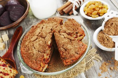 Pancar pasta kuru üzüm ve kakao tozu