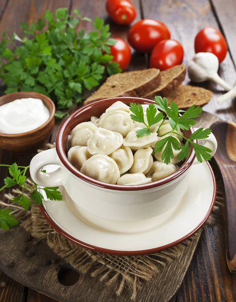 Köstliche Knödel Topf Auf Dem Tisch — Stockfoto