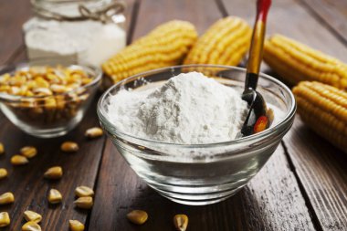 Masada nişasta ve mısır koçanı var.