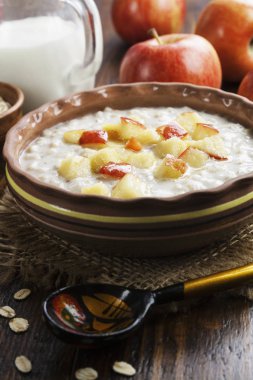 karamelize elmalı yulaf ezmesi