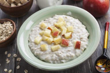 karamelize elmalı yulaf ezmesi 