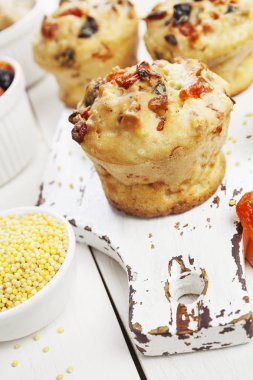 Kuru meyve ile millet kekler