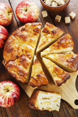 Ev yapımı elmalı turta. 