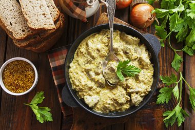 Hardal ile kremsoslu tavuk ciğeri 