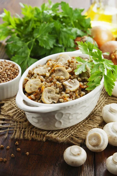 Boekweit pap met champignons — Stockfoto