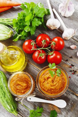 Cam bir kapta kabak püresi