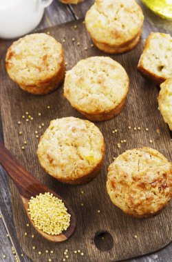 Şekersiz darı muffins 