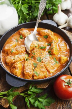 Kremalı domates soslu et i