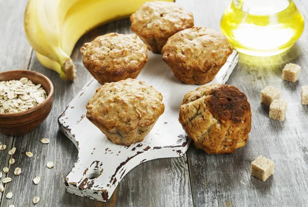 Banan muffins med havregryn — Stockfoto