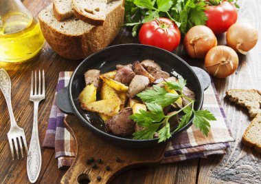 Tavuk karaciğer ile demlenmiş patates 