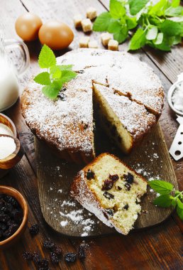 İrmik kek üzümlü 