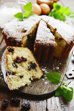 İrmik kek üzümlü 