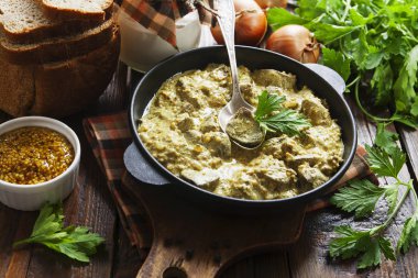 Hardal ile kremsoslu tavuk ciğeri 