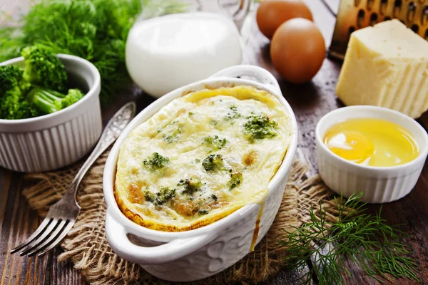 Omelet cu broccoli și brânză — Fotografie, imagine de stoc