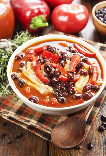Rajčatová polévka s červenými fazolemi — Stock fotografie