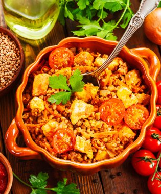 Kasede et ve domates soslu karabuğday.