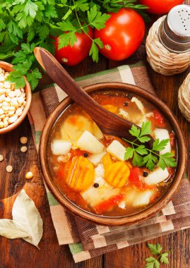 Masada domatesli bezelye çorbası.