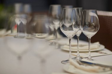 çatal bıçak, tabak ve bardak