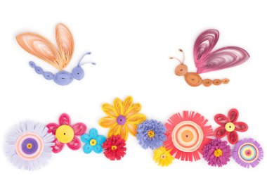 Çiçekler ve kelebekler quilling