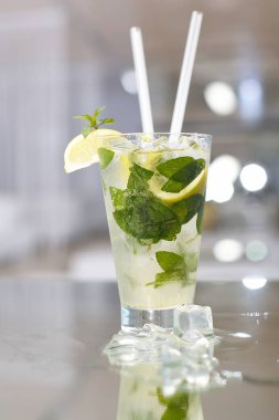 masada buz ve limon nane kokteyli