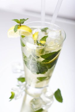 masada buz ve limon nane kokteyli