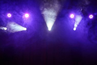 Mor ışık ve duman