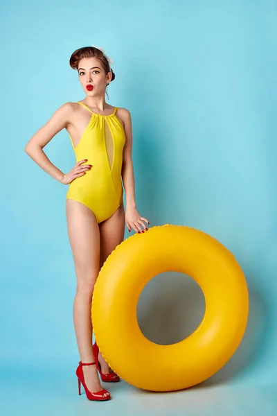 Blonde in a bathing suit and with an inflatable circle — Stock Photo, Image