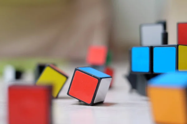 Cubos de diferentes colores, Cubo de Rubik —  Fotos de Stock