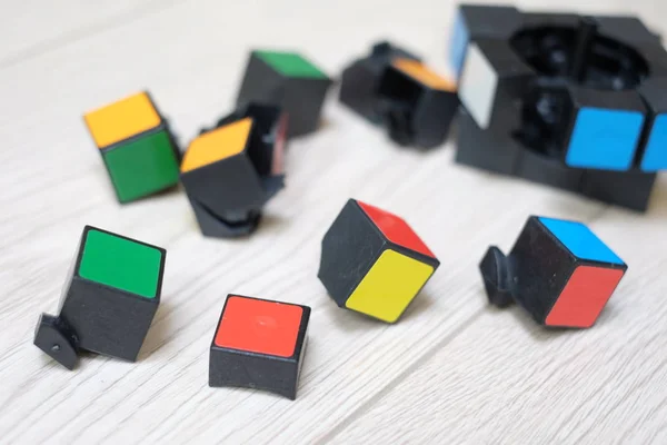 Würfel in verschiedenen Farben, Rubik 's Cube — Stockfoto