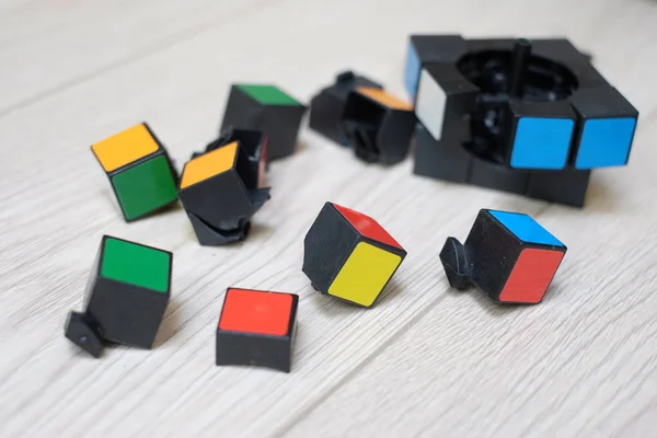 Würfel in verschiedenen Farben, Rubik 's Cube — Stockfoto