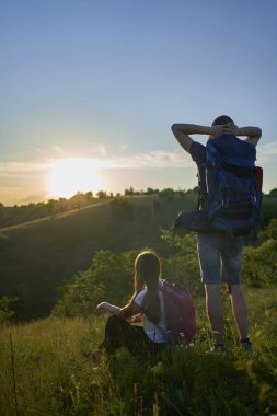 özel doğa gezisi zevk genç rahatlatıcı arkadaşlar