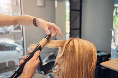 güzel bir sarışın stil kadın kuaför