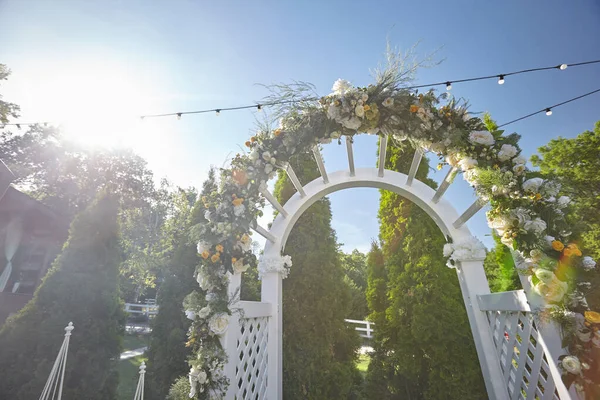 Belas decorações de casamento na natureza — Fotografia de Stock