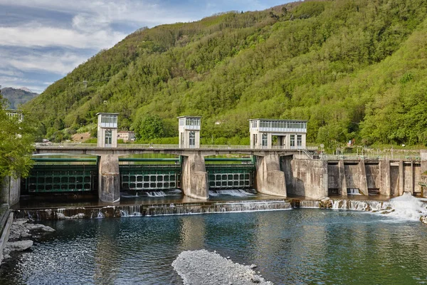 The generation of natural energy through water — Stock Photo, Image