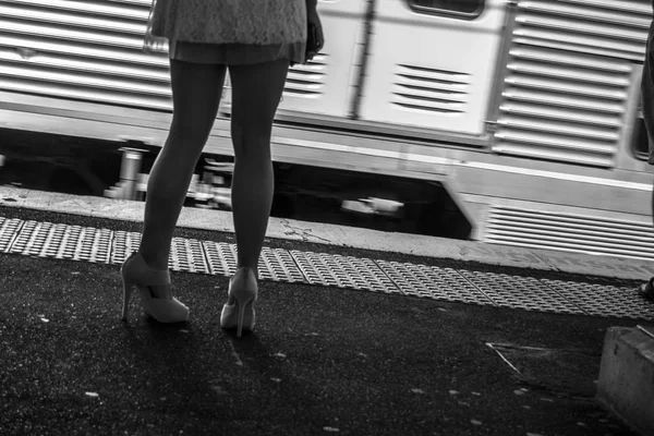 Dame Attendant Train — Photo