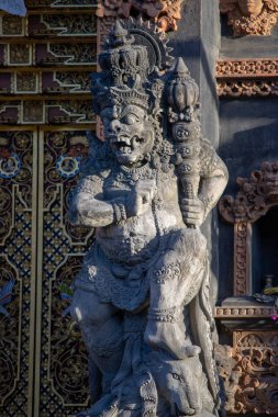 Bali'deki Şeytan heykelleri