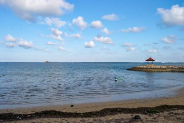 Plaj ve okyanus Bali tipik manzara