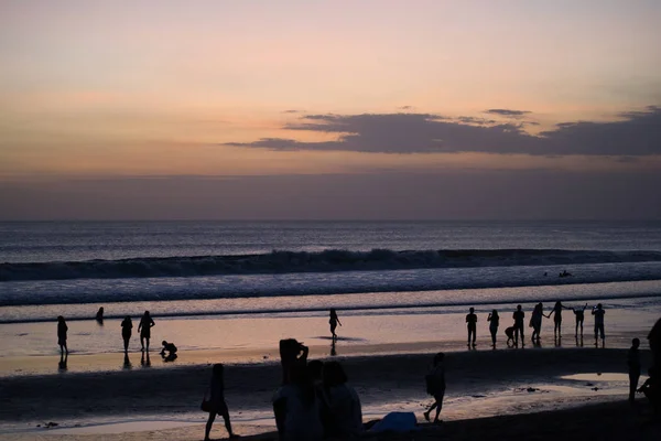 People Ennjoy Sunset Beach — Stock Photo, Image