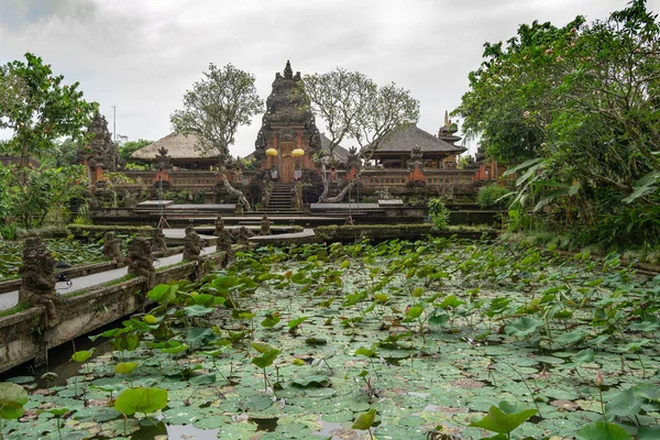 Lotus Pond Dan Pura Saraswati Candi Ubud Bali Indonesia — Stok Foto
